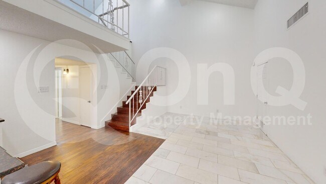 Building Photo - 3612 Lakeside Dr
