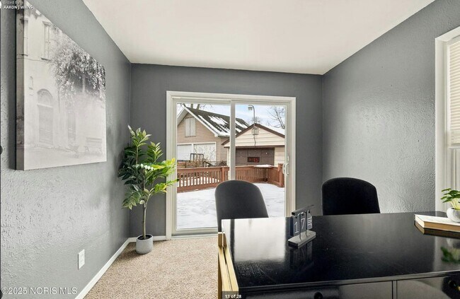 Building Photo - 4841 Leamington Ave