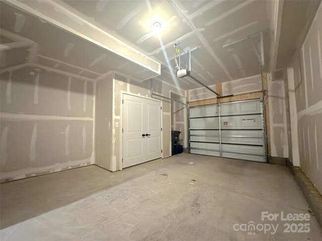 Building Photo - 460 Spearfield Ln