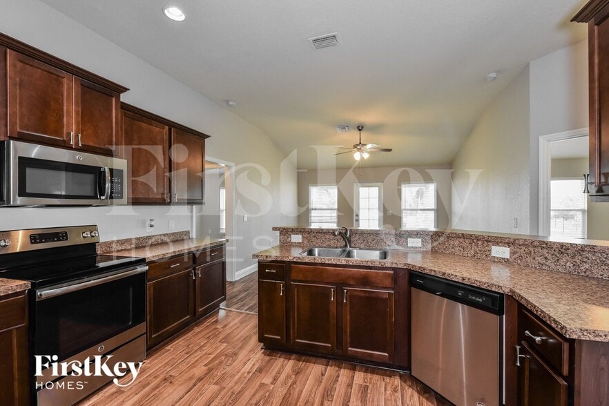 Building Photo - 2716 NW 3rd Ave