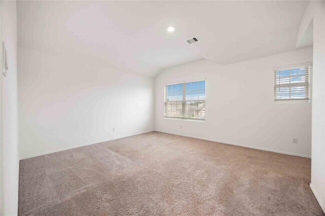 Building Photo - 14611 Broadbury Pond Rd