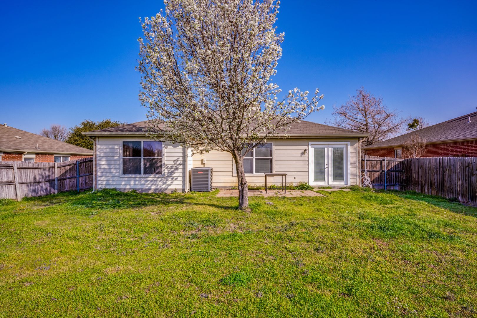 Building Photo - 4313 Sonoma Dr