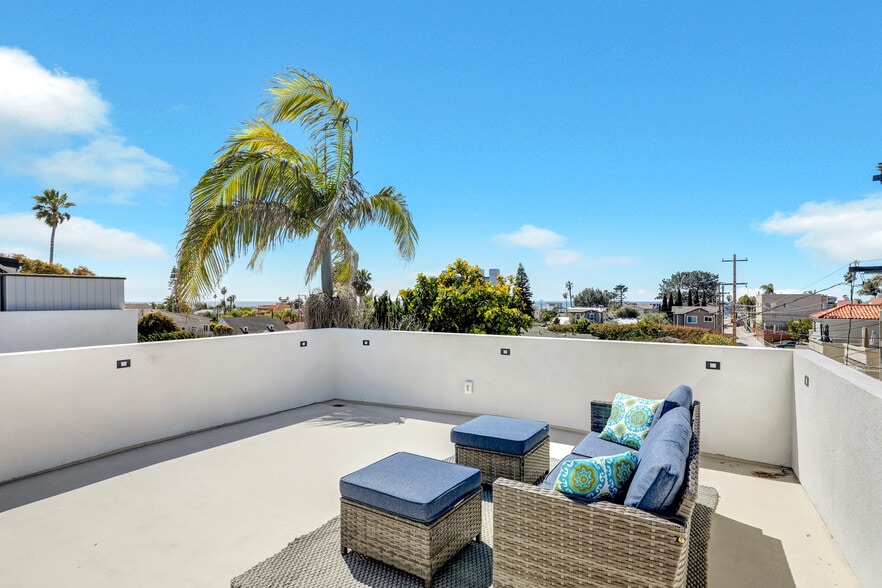 Building Photo - 940 Law St