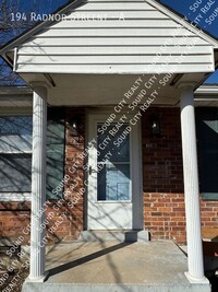 Building Photo - Renovated 2 bed/1 bath AVAILABLE NOW!! Pet...