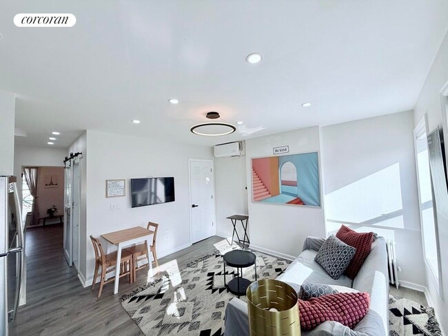 Building Photo - 716 Hancock St