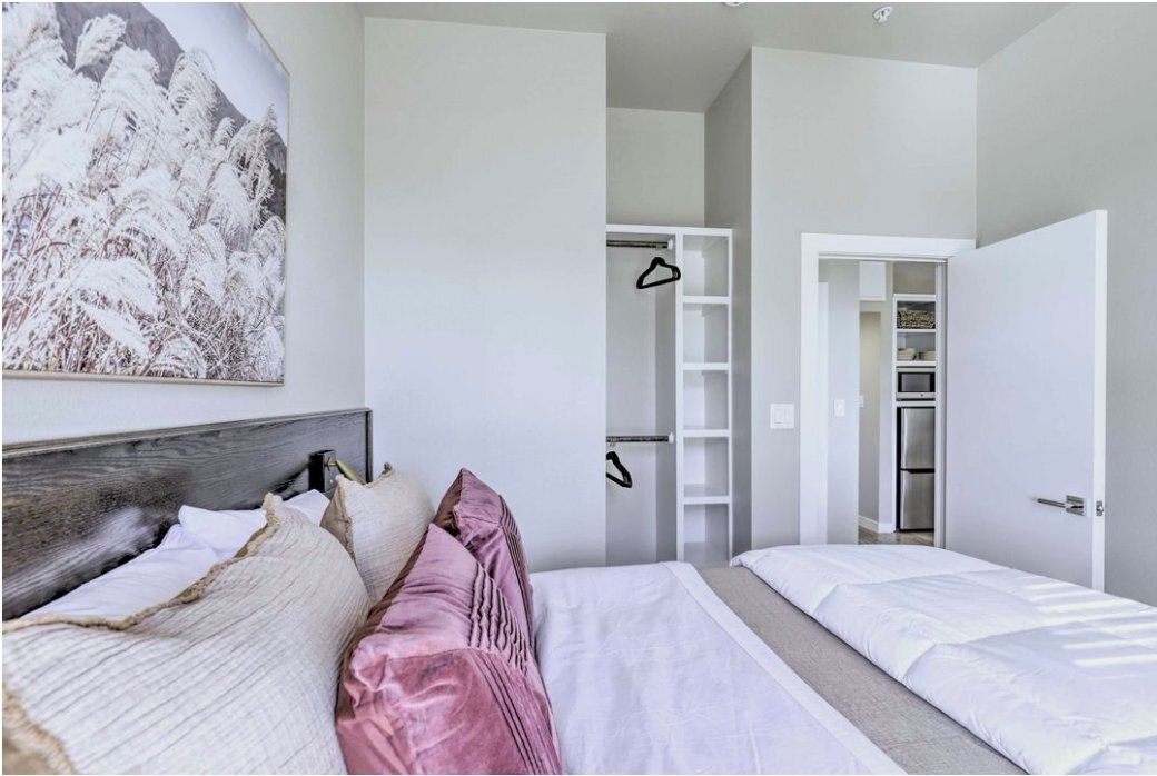 Building Photo - 118-120-120 N LBJ Dr