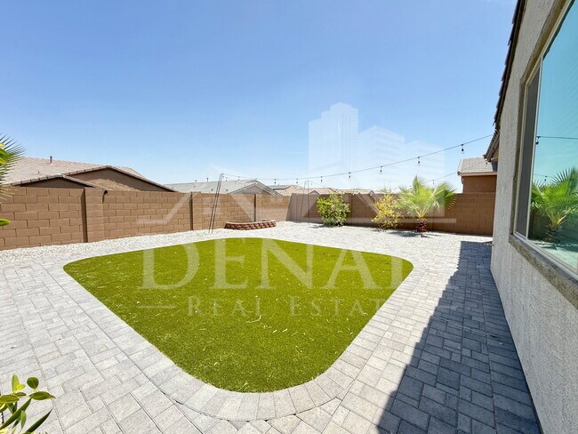 Building Photo - 1636 W Estes Way