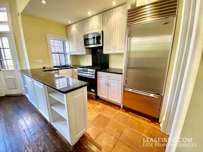 Building Photo - 1501 R St NW