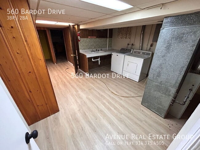 Building Photo - 560 Bardot Dr