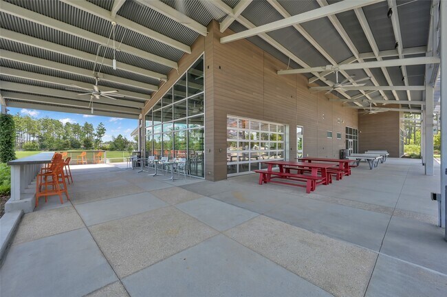 Building Photo - 15520 Maple