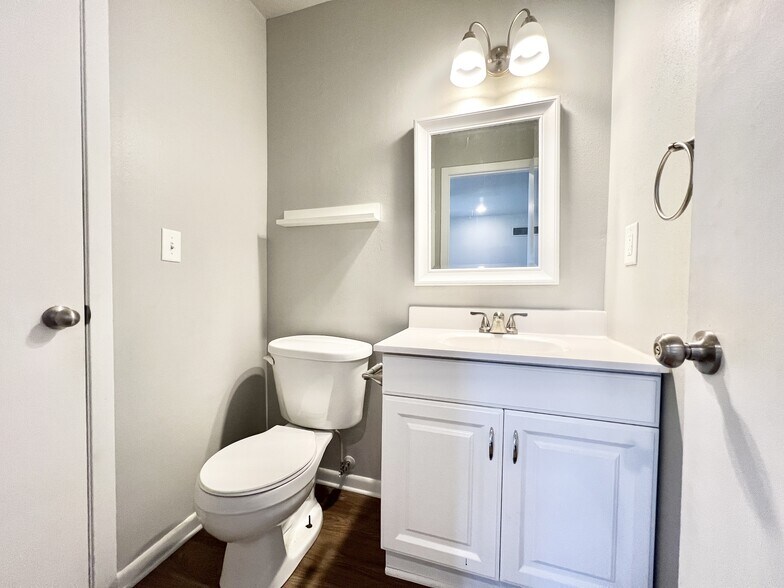 Building Photo - 2640 Blarney Stone Dr
