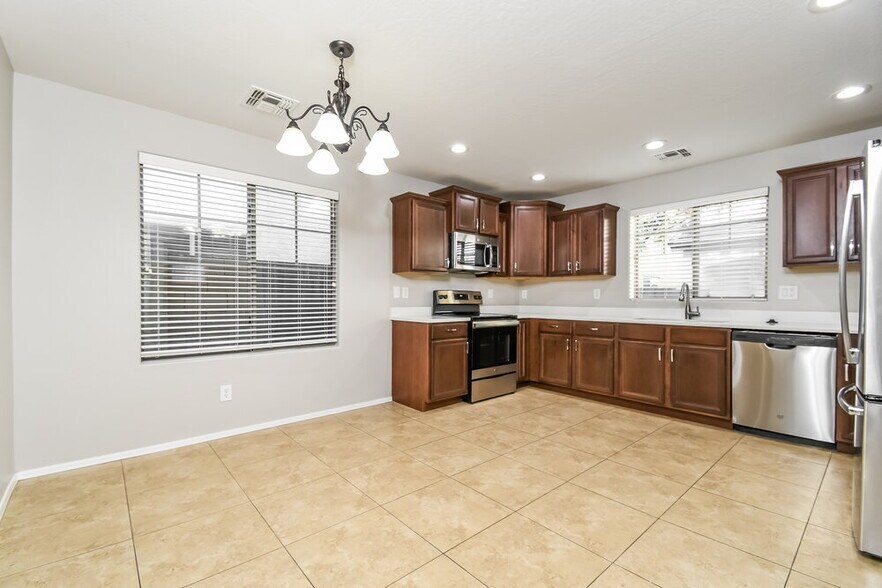 Building Photo - 2494 E Boston St