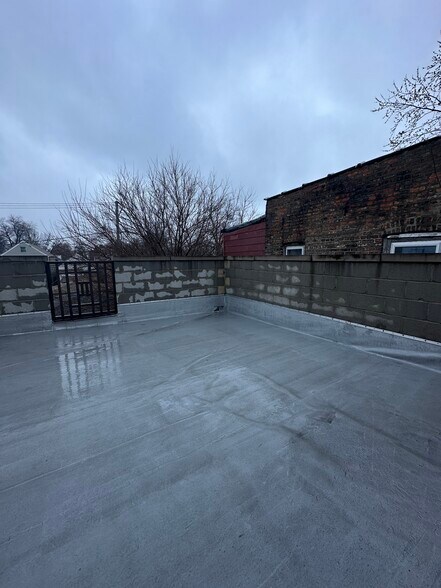 Building Photo - 3002 S Homan Ave