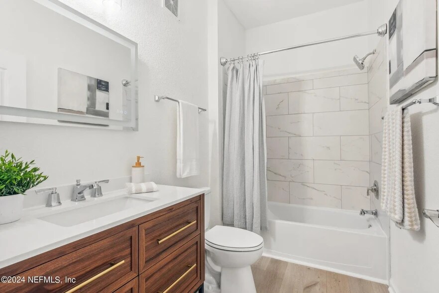 Main Bath - 8601 Beach Blvd
