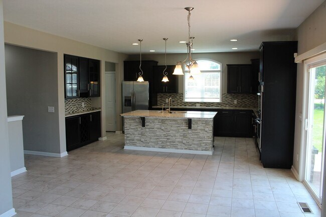 Building Photo - Absolutely Gorgeous 5 BR Estate Home in Br...
