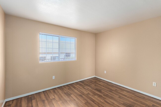 Building Photo - FREE RENT UNTIL 12-31-24- *HCVP CONSIDERED...