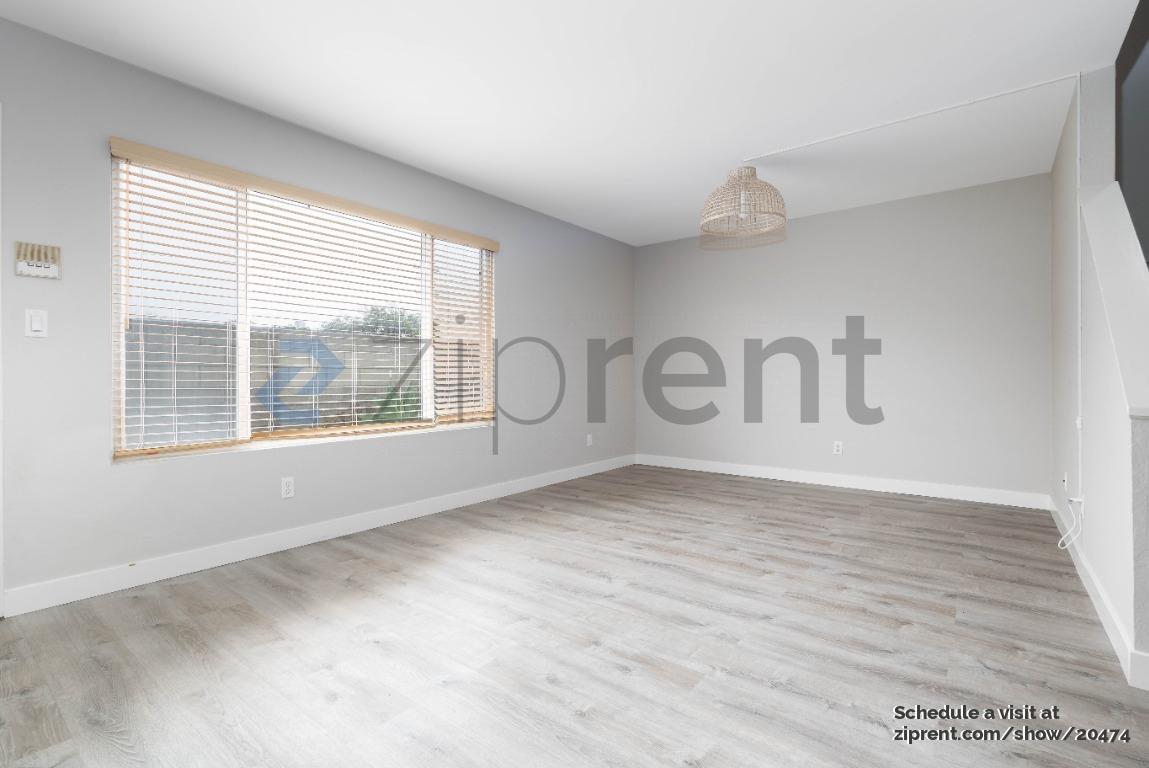 Building Photo - Unit 2