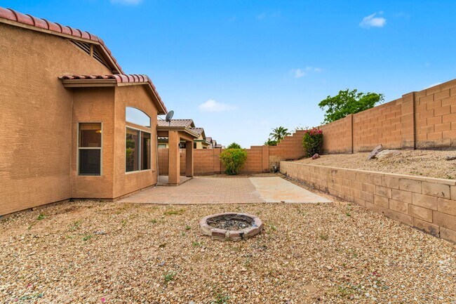 Building Photo - 25840 W Winslow Ave