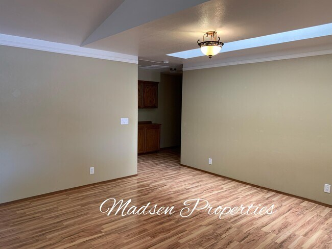 Building Photo - 9 Glenoak Ct