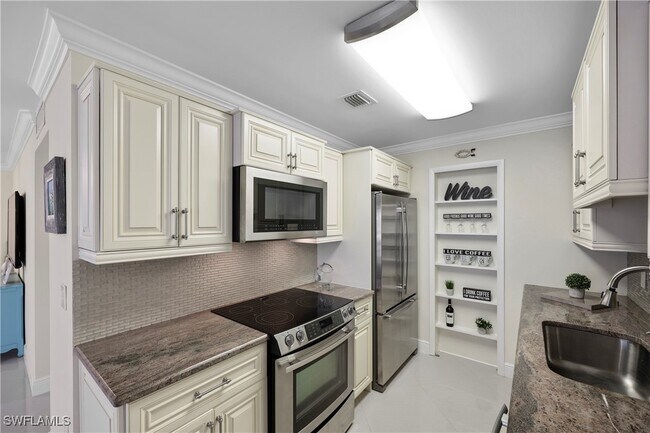 Building Photo - 2100 Gulf Shore Blvd N