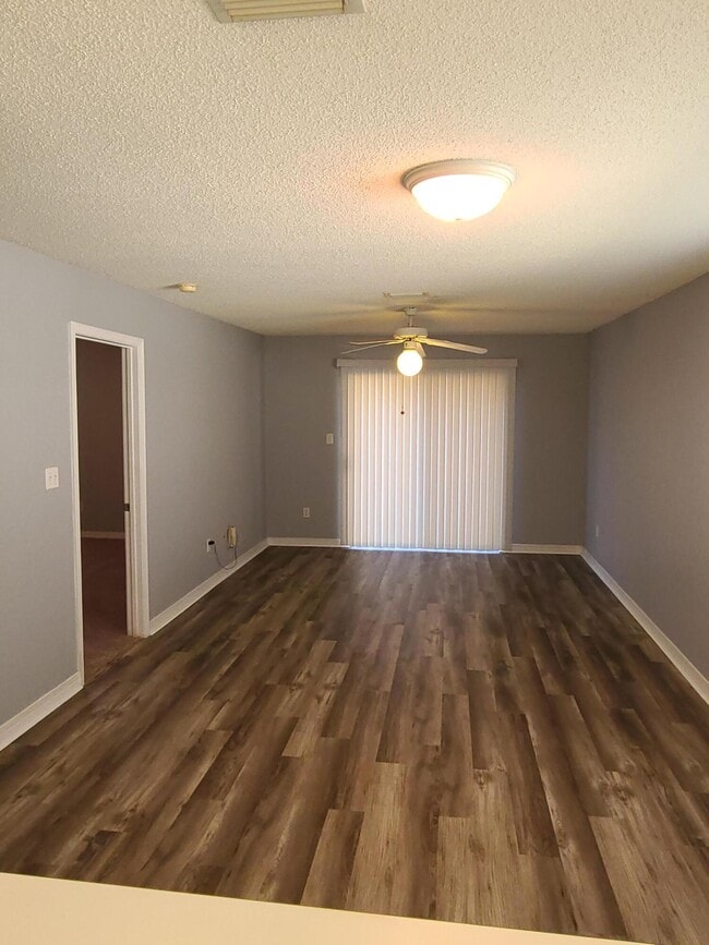 Building Photo - 2787 Bay Club Dr