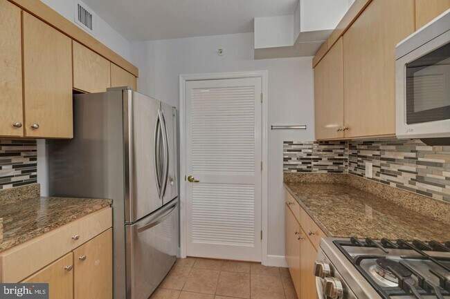 Building Photo - 616 E Street NW Unit 1020