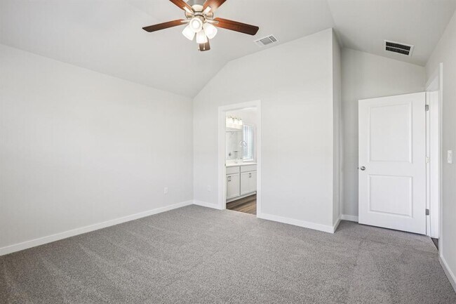 Building Photo - 2304 Delano Dr