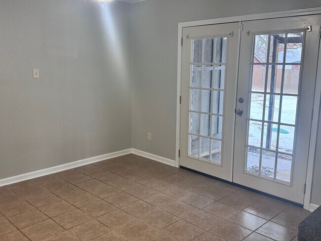 Building Photo - 3000 Springhill Rd