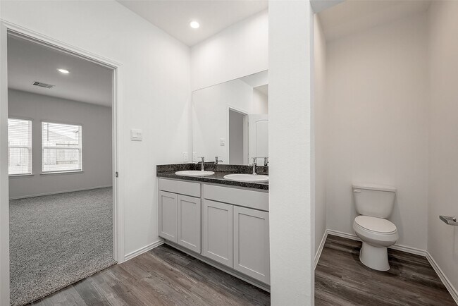 Building Photo - 5619 Vintage Oakmont Dr