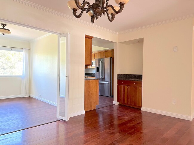 Building Photo - Spacious 3-Bedroom Condo for Rent in UTC –...