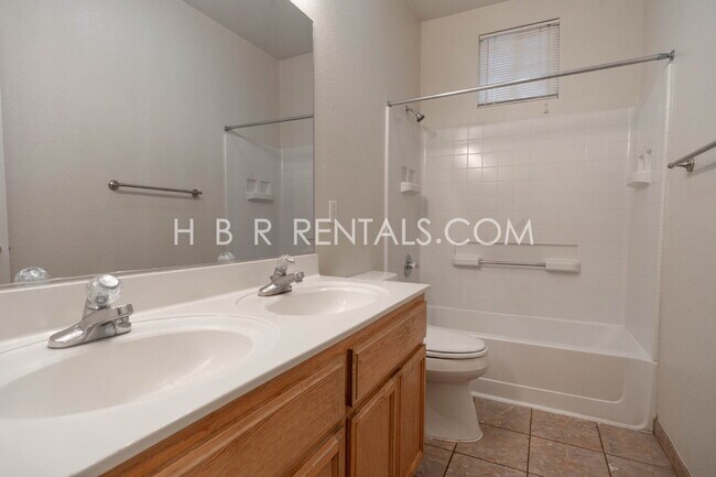 Building Photo - 1582 Peony Dr