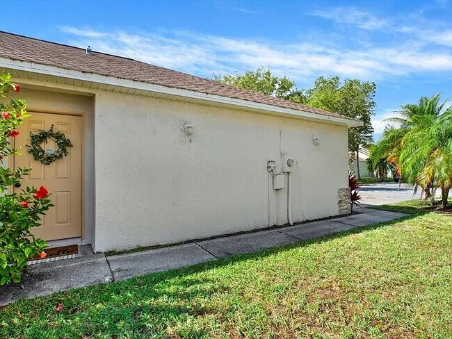 Building Photo - 10534 Opus Dr
