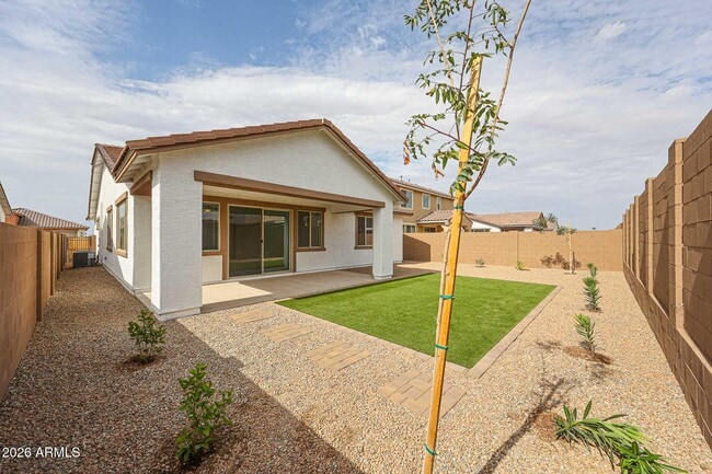 Building Photo - 14752 W Smoketree Dr
