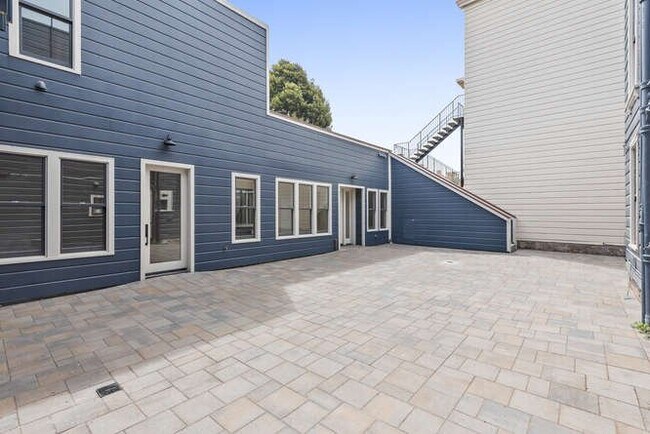 Building Photo - 807 Treat Ave