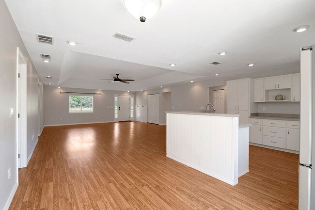 Building Photo - Spacious 4BR House in Citra