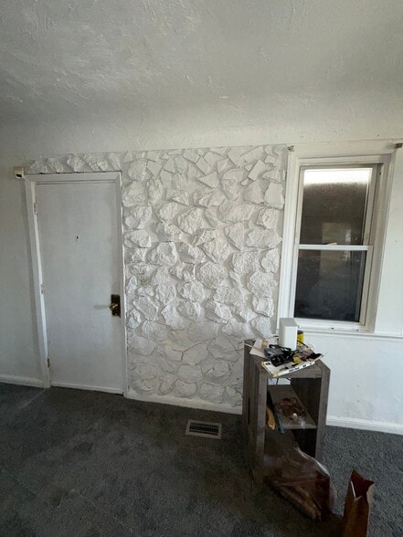 Building Photo - 634 Damon St