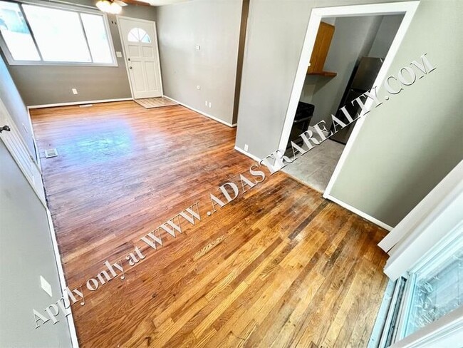 Building Photo - Very Nice 3 bedroom Home in Kansas City, MO-Available in JUNE!!
