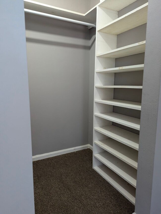 Building Photo - Gorgeous 2 Bed 1 Bath Condo with Private B...