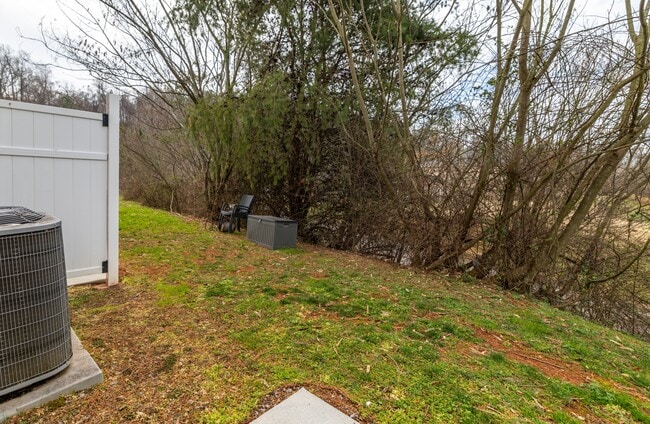 Building Photo - 923 Warrior Hill Dr