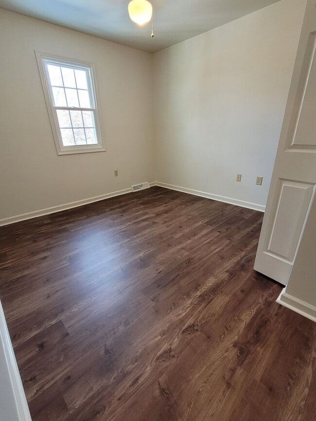 Building Photo - Ephrata Townhome 3 bed 1.5 bath