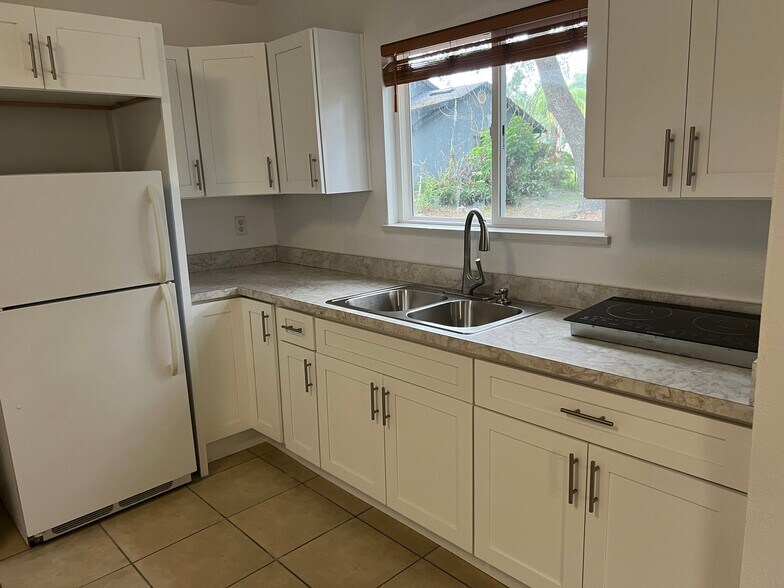 Building Photo - 2540 Greenwood Dr