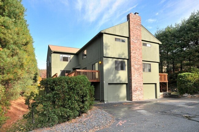 Primary Photo - 14 E Bluff Rd