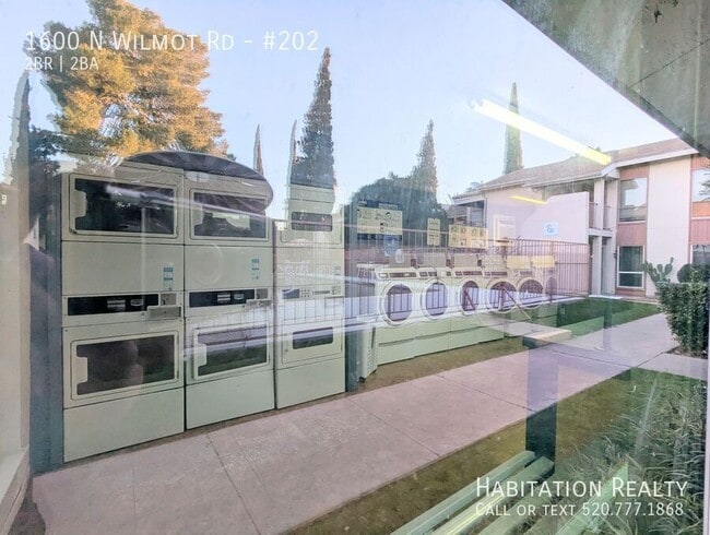 Building Photo - 1600 N Wilmot Rd