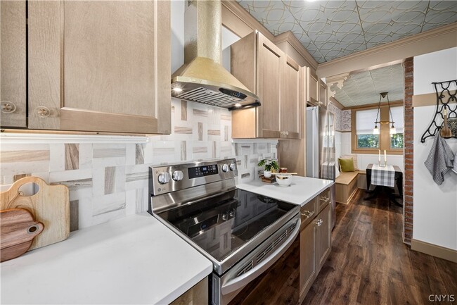 Building Photo - 312 Elm St