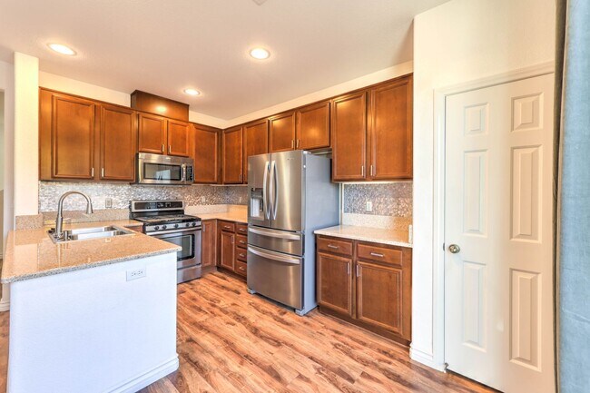 Building Photo - Stunning 3 Bedroom 2.5 Bathroom Home in Gate Community