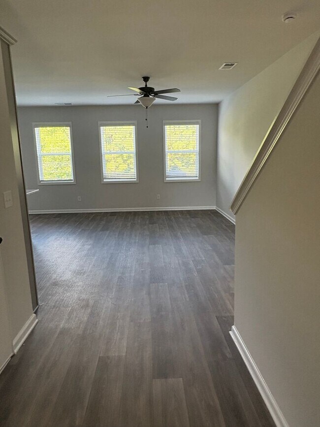 Building Photo - Charming 3BR Townhome in Adairsville