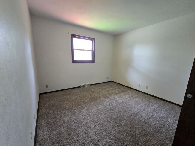Building Photo - Cute 2-bedroom duplex in Normal!