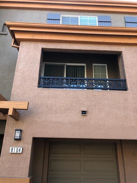 Small Patio - 2001 Club Center Dr