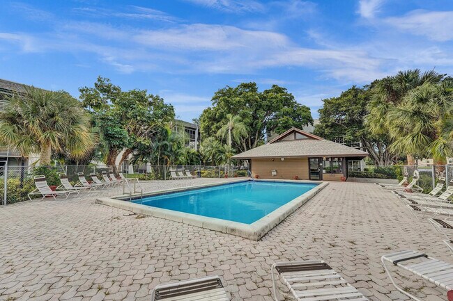 Building Photo - 9440 Poinciana Pl