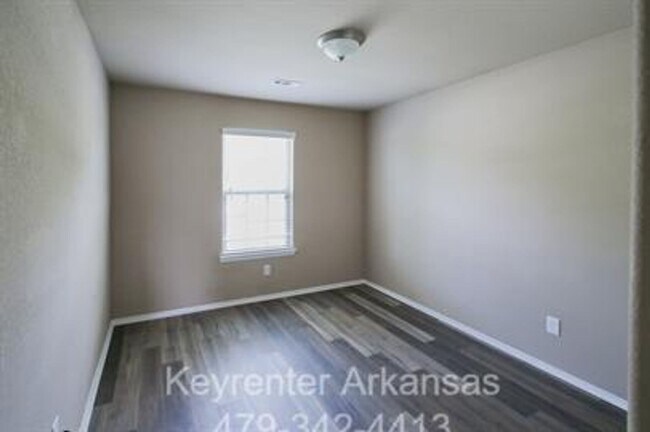 Building Photo - Beautiful East Fayetteville 3 bedroom/2 bath home!